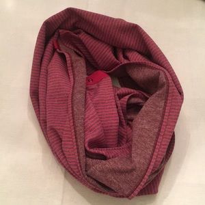 Lululemon vinyasa scarf NWOT
